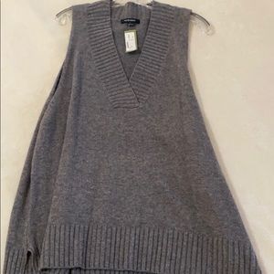 Sleeveless wool vest